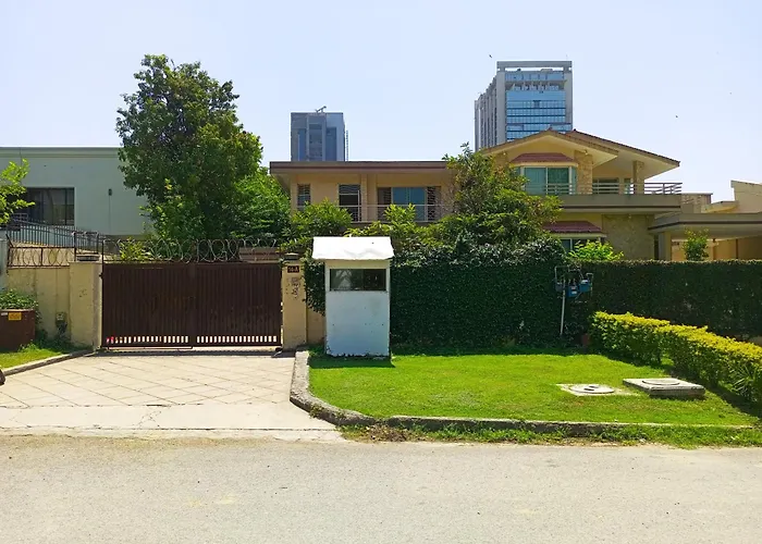 Pet Friendly hotel: Grand Peace House II