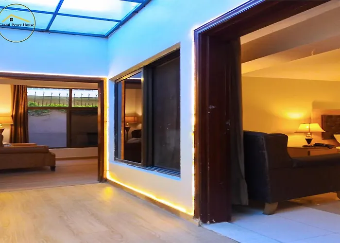 Pet Friendly hotel: Grand Peace House II